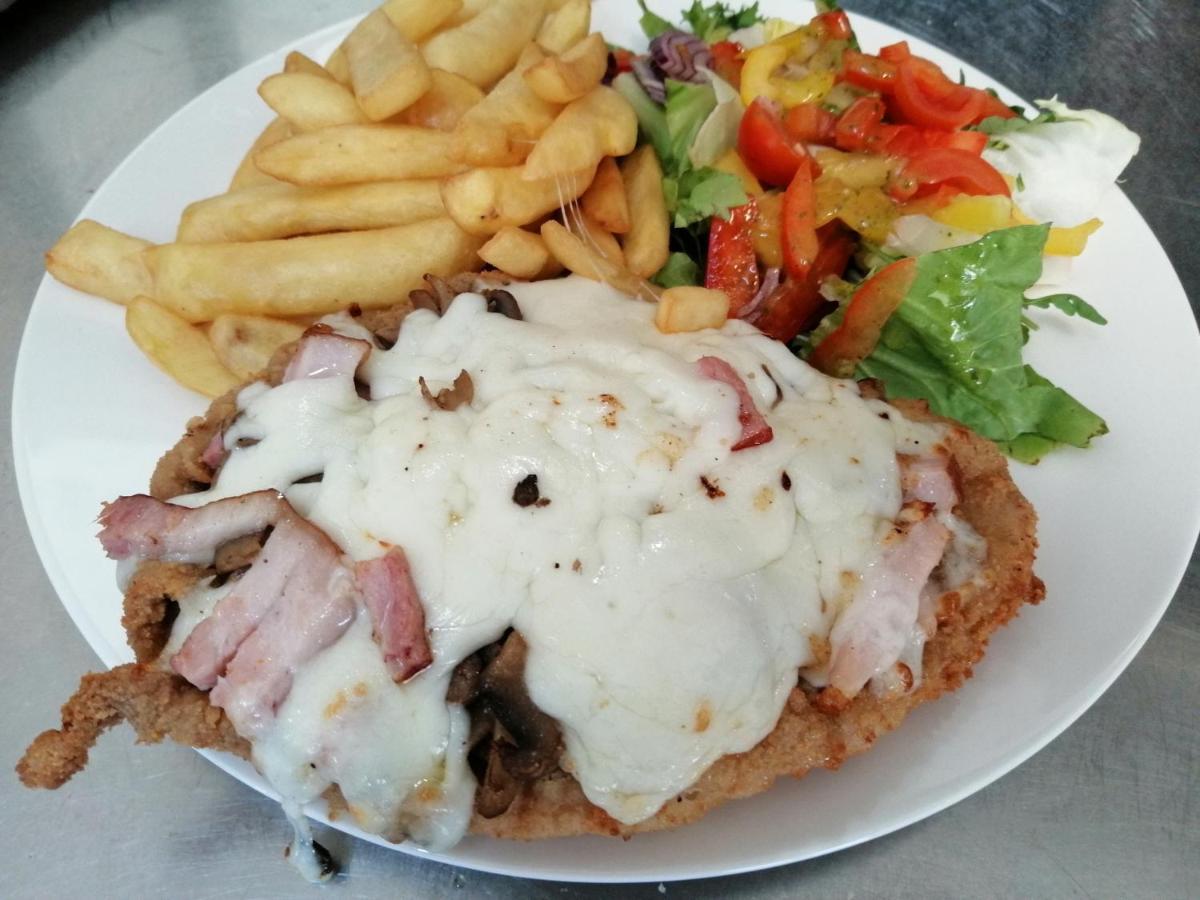 Restauracja Teo Hotel Cieszkow Kültér fotó
