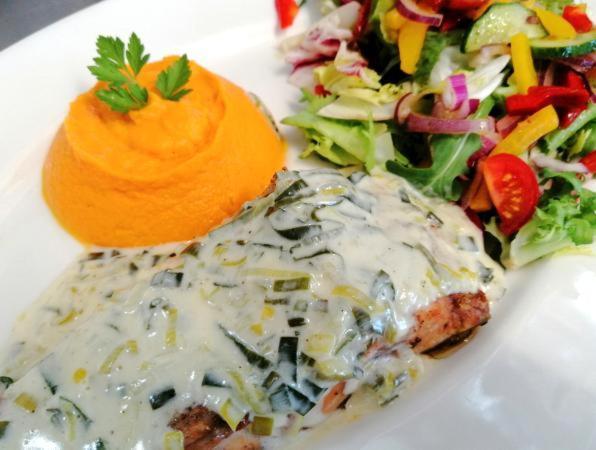 Restauracja Teo Hotel Cieszkow Kültér fotó
